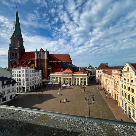 Nr 3 Lichtdurchflutetes Apartment Am Historischen Marktplatz 66 Qm #Cosiness Company 23 Schwerin  Exterior photo