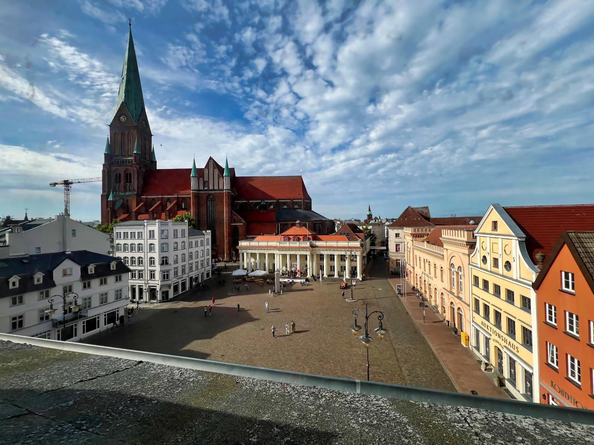 Nr 3 Lichtdurchflutetes Apartment Am Historischen Marktplatz 66 Qm #Cosiness Company 23 Schwerin  Exterior photo